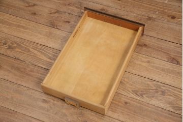 中古　アメリカ製　高級輸入家具　HARDEN(ハーデン)社　優雅な雰囲気漂うマホガニー材製のサイドテーブル(ナイトテーブル、カフェテーブル)(R-049801)