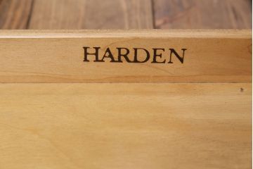 中古　アメリカ製　高級輸入家具　HARDEN(ハーデン)社　優雅な雰囲気漂うマホガニー材製のサイドテーブル(ナイトテーブル、カフェテーブル)(R-049801)