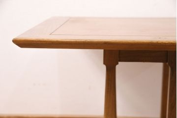 アメリカビンテージ　あたたかみを感じる風合いが魅力のニレ材製センターテーブル(カフェテーブル、コーヒーテーブル、サイドテーブル、ヴィンテージ)(R-049803)