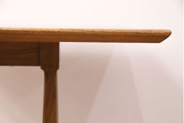 アメリカビンテージ　あたたかみを感じる風合いが魅力のニレ材製センターテーブル(カフェテーブル、コーヒーテーブル、サイドテーブル、ヴィンテージ)(R-049803)