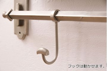 希少　アメリカヴィンテージ　クールな魅力で空間を演出するウォールミラー(ウォールシェルフ、壁掛けラック、壁掛けミラー、鏡、ビンテージ)(R-049804)