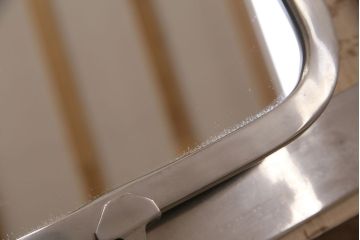希少　アメリカヴィンテージ　クールな魅力で空間を演出するウォールミラー(ウォールシェルフ、壁掛けラック、壁掛けミラー、鏡、ビンテージ)(R-049804)