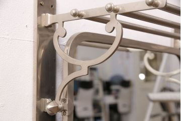 希少　アメリカヴィンテージ　クールな魅力で空間を演出するウォールミラー(ウォールシェルフ、壁掛けラック、壁掛けミラー、鏡、ビンテージ)(R-049804)