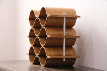 中古　美品　サイトーウッド(SAITO WOOD)　まるでオブジェのようなフォルムが美しいワインラック(ワインストレージ、ワイン収納、シャンパンホルダー)(R-049805)