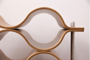 中古　美品　サイトーウッド(SAITO WOOD)　まるでオブジェのようなフォルムが美しいワインラック(ワインストレージ、ワイン収納、シャンパンホルダー)(R-049805)