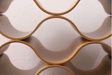 中古　美品　サイトーウッド(SAITO WOOD)　まるでオブジェのようなフォルムが美しいワインラック(ワインストレージ、ワイン収納、シャンパンホルダー)(R-049805)