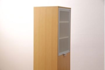 中古　インザルーム(in the room)　シンプルモダン!　アルミ枠の扉がおしゃれなキャビネット(収納棚、サイドキャビネット)(R-049811)