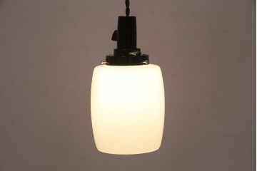 レトロ照明　昭和初期　シンプルで馴染みやすい筒型の吊り下げ照明(シェード、天井照明、ペンダントライト)(R-049815)