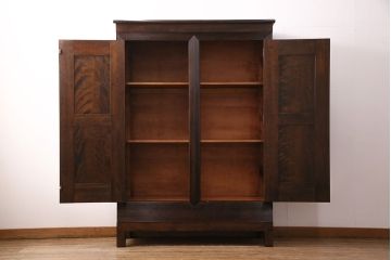 中古　極美品　松本民芸家具　直線的なデザインが美しく高級感を漂わせるリード型カップボード(定価96万円)(収納棚、戸棚、キャビネット)(R-049818)