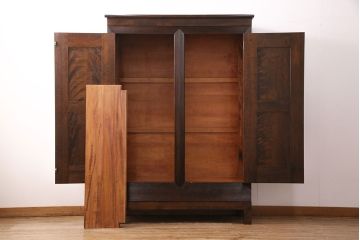 中古　極美品　松本民芸家具　直線的なデザインが美しく高級感を漂わせるリード型カップボード(定価96万円)(収納棚、戸棚、キャビネット)(R-049818)