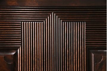 中古　極美品　松本民芸家具　直線的なデザインが美しく高級感を漂わせるリード型カップボード(定価96万円)(収納棚、戸棚、キャビネット)(R-049818)