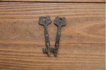 中古　極美品　松本民芸家具　直線的なデザインが美しく高級感を漂わせるリード型カップボード(定価96万円)(収納棚、戸棚、キャビネット)(R-049818)