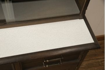 中古　永田良介商店　チルダ彫刻入食器棚(カップボード、キャビネット、収納棚)(定価約60万円)(R-049823)
