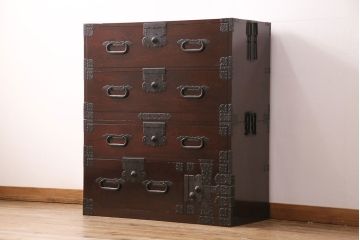 和製アンティーク　極上美品　上手物　三方栗材　美しい漆塗りが上質な雰囲気を高める重ね時代箪笥(チェスト、引き出し、衣装箪笥)(R-049824)