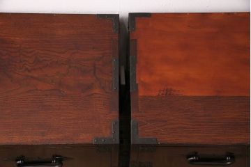和製アンティーク　極上美品　上手物　三方栗材　美しい漆塗りが上質な雰囲気を高める重ね時代箪笥(チェスト、引き出し、衣装箪笥)(R-049824)