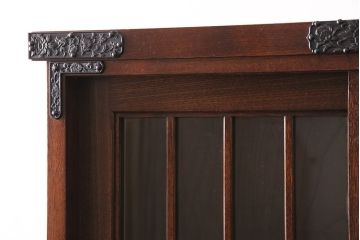 中古美品　府中製　ニレ材　高級民芸家具　戸棚(定価65万円)(収納棚、食器棚、キャビネット)(R-049825)