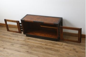 中古　美品　国産　民芸城山　欅(ケヤキ)材　日本の伝統美が詰まった、立派な金具の戸棚(収納棚、ローボード、テレビ台)(R-049826)