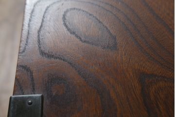中古　美品　国産　民芸城山　欅(ケヤキ)材　日本の伝統美が詰まった、立派な金具の戸棚(収納棚、ローボード、テレビ台)(R-049826)