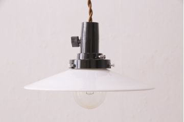 アンティーク照明　和製アンティーク　どこか懐かしさが漂う平笠シェードのペンダントライト2個セット(R-049832)