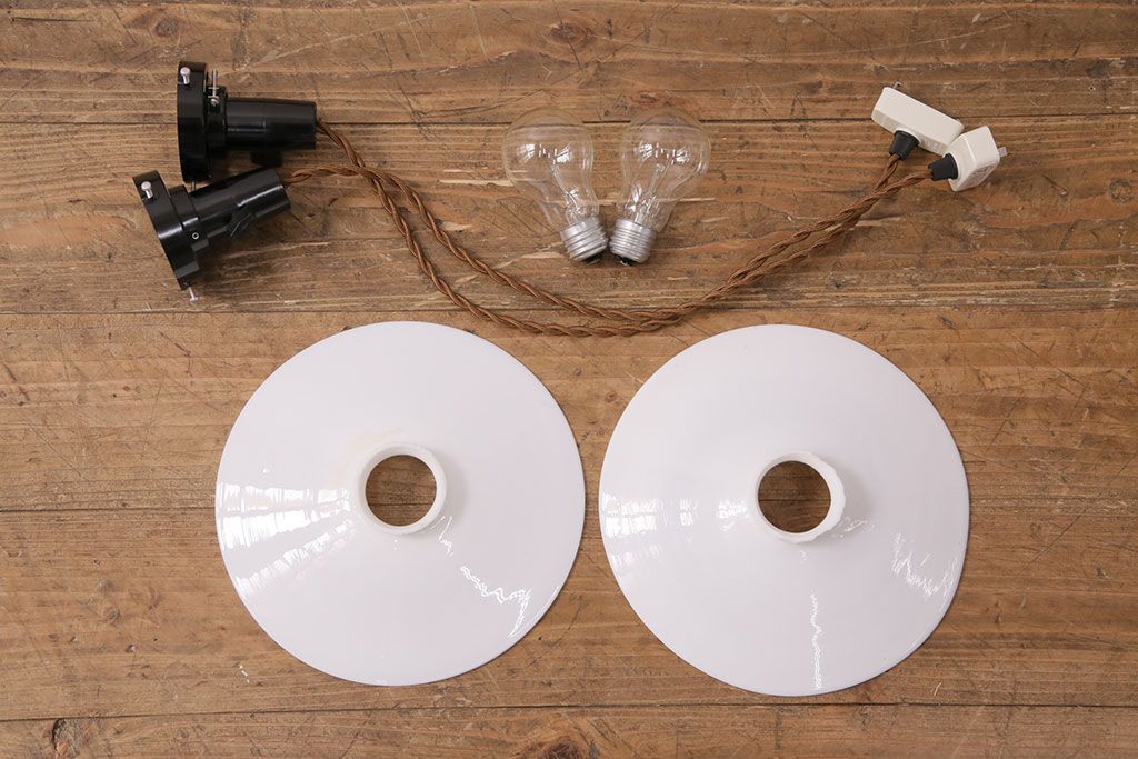 アンティーク照明　和製アンティーク　どこか懐かしさが漂う平笠シェードのペンダントライト2個セット(R-049832)