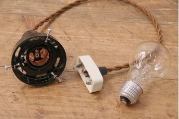 アンティーク照明　和製アンティーク　どこか懐かしさが漂う平笠シェードのペンダントライト2個セット(R-049832)