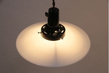 アンティーク照明　和製アンティーク　どこか懐かしさが漂う平笠シェードのペンダントライト(R-049833)