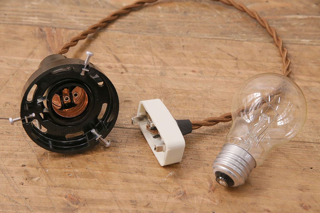 アンティーク照明　和製アンティーク　どこか懐かしさが漂う平笠シェードのペンダントライト(R-049833)