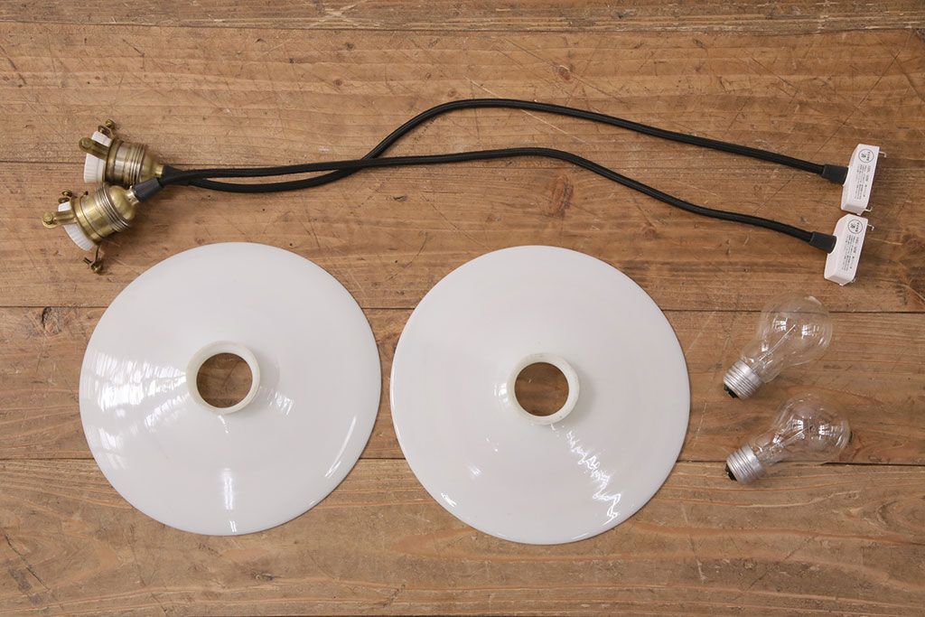 アンティーク照明　温かみのある優しい雰囲気が魅力的なペンダントライト2個セット(天井照明、吊り下げ照明、電笠)(R-049835)