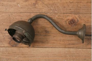 アンティーク照明　ブラケットのシルエットがお洒落なアクセントになるウォールランプ(壁掛け照明、壁付け照明)(R-049838)