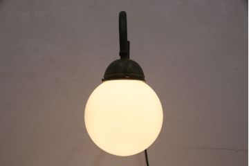 アンティーク照明　ユニークなシルエットが目を引くウォールランプ(壁掛け照明、壁付け照明)(R-049839)