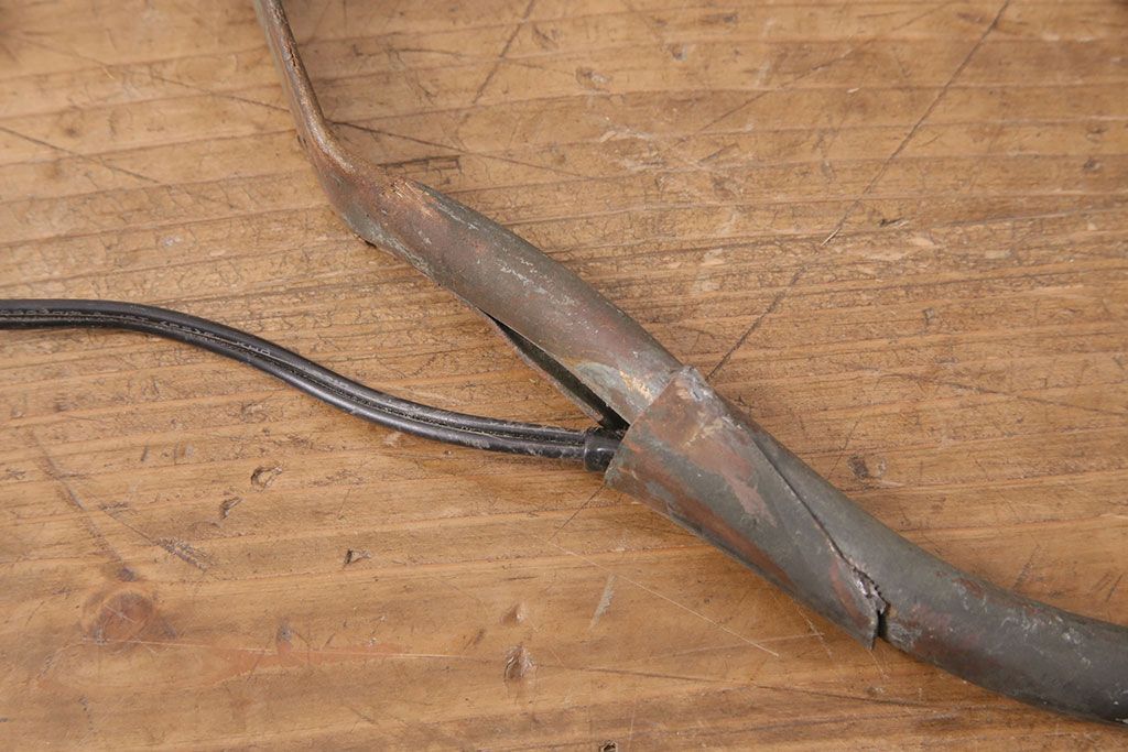 アンティーク照明　ユニークなシルエットが目を引くウォールランプ(壁掛け照明、壁付け照明)(R-049839)