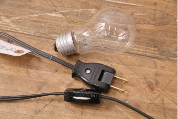 アンティーク照明　ユニークなシルエットが目を引くウォールランプ(壁掛け照明、壁付け照明)(R-049839)