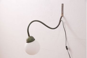 アンティーク照明　ユニークなシルエットが目を引くウォールランプ(壁掛け照明、壁付け照明)(R-049839)