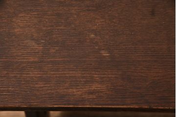ビンテージ家具　神戸洋家具　どこから見ても美しいフォルムが目を惹くナラ材製サイドテーブル(カフェテーブル、オケージョナルテーブル、飾り台、ヴィンテージ)(R-049843)