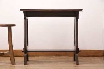 ビンテージ家具　神戸洋家具　洗練されたフォルムが品の良さを高めるナラ材製サイドテーブル(カフェテーブル、オケージョナルテーブル、飾り台、ヴィンテージ)(R-049844)