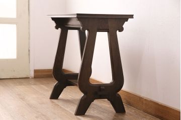 ビンテージ家具　神戸洋家具　洗練されたフォルムが品の良さを高めるナラ材製サイドテーブル(カフェテーブル、オケージョナルテーブル、飾り台、ヴィンテージ)(R-049844)