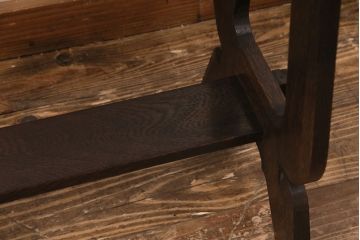 ビンテージ家具　神戸洋家具　洗練されたフォルムが品の良さを高めるナラ材製サイドテーブル(カフェテーブル、オケージョナルテーブル、飾り台、ヴィンテージ)(R-049844)