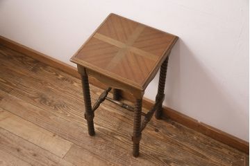 和製ビンテージ　パーケット天板　イギリスアンティークを彷彿とさせるナラ材製飾り台(花台、ヴィンテージ)(R-049845)