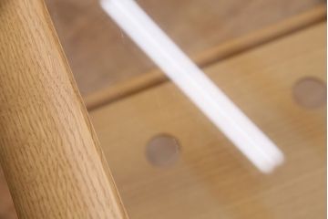 中古　美品　カリモク家具(Karimoku)　明るい色味が優しい雰囲気を漂わせるナラ材製サイドテーブル(センターテーブル、カフェテーブル)(R-049849)