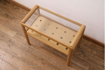 中古　美品　カリモク家具(Karimoku)　明るい色味が優しい雰囲気を漂わせるナラ材製サイドテーブル(センターテーブル、カフェテーブル)(R-049849)