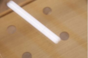 中古　美品　カリモク家具(Karimoku)　明るい色味が優しい雰囲気を漂わせるナラ材製サイドテーブル(センターテーブル、カフェテーブル)(R-049849)
