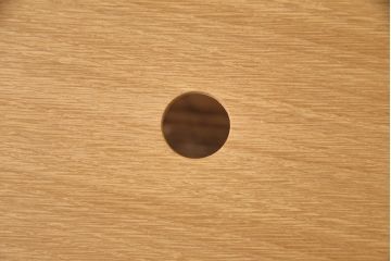 中古　美品　カリモク家具(Karimoku)　明るい色味が優しい雰囲気を漂わせるナラ材製サイドテーブル(センターテーブル、カフェテーブル)(R-049849)