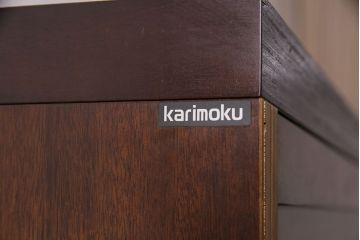 中古　美品　カリモク家具(karimoku)　コロニアルシリーズ　クラシックカントリーな佇まいが魅力の本棚(飾り棚、ブックシェルフ、書棚)(R-049850)