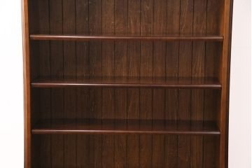 中古　美品　カリモク家具(karimoku)　コロニアルシリーズ　クラシックカントリーな佇まいが魅力の本棚(飾り棚、ブックシェルフ、書棚)(R-049850)