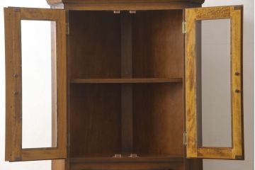 中古　美品　オールドカリモク(karimoku)　コーナーボード(コーナーキャビネット、飾り棚)(R-049853)