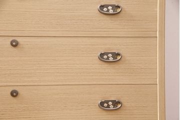 中古　美品　伝統工芸　春日部桐たんす　衣装盆付き　引手金具が上品な雰囲気を高める総桐箪笥(胴厚)(引き出し、チェスト、和タンス、衣装箪笥、着物箪笥)(定価約120万円)(R-049854)