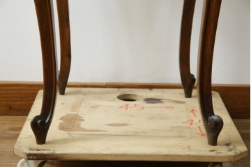 フランスアンティーク　ウォールナット材　サイドテーブル　(R-049858)