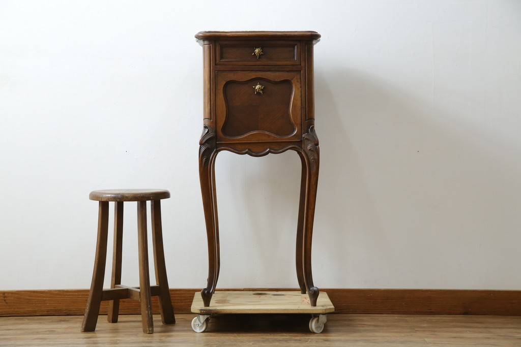 フランスアンティーク　ウォールナット材　サイドテーブル　(R-049858)