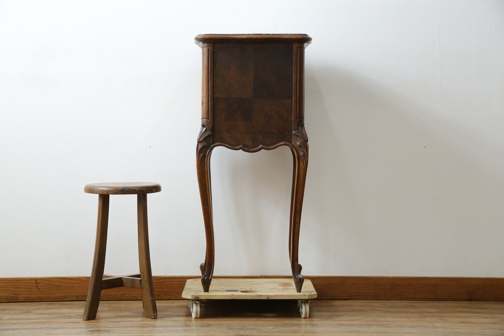 フランスアンティーク　ウォールナット材　サイドテーブル　(R-049858)