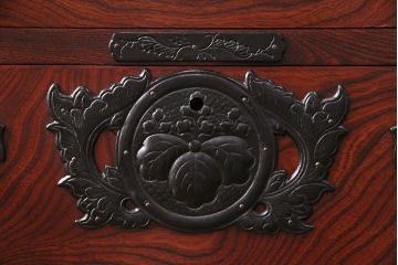 中古 美品　伝統民芸家具　岩谷堂箪笥　小振りなサイズで取り入れやすいチェスト(小箪笥、サイドチェスト、引き出し)(R-049862)